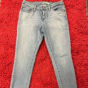 Levi’s skinny jeans size 28